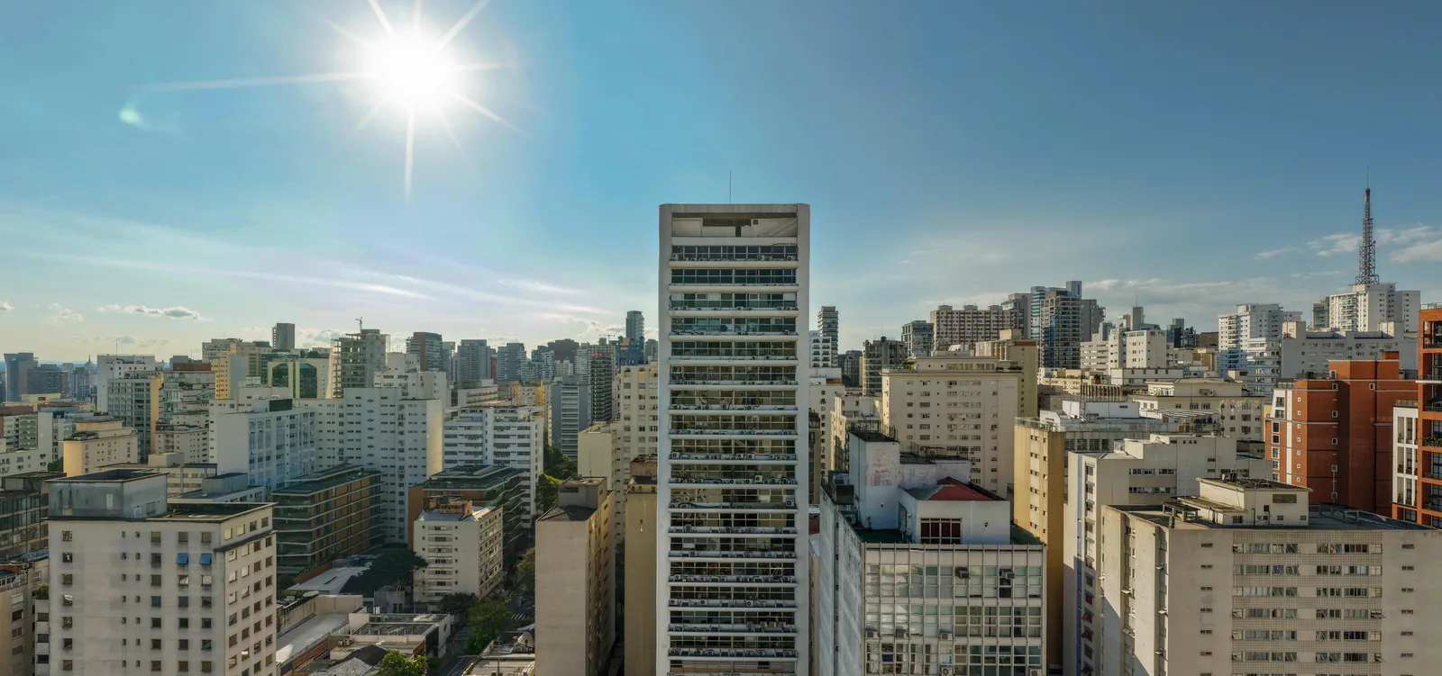 Simulação da vista do 21º andar do Nex One Galeria Jardins para a Rua Augusta, piscina - imagem simulada pela One Innovation